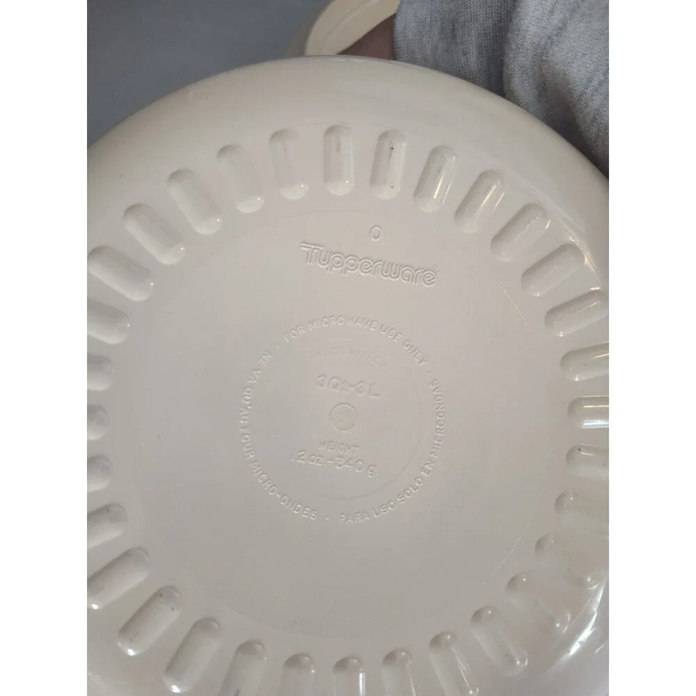 Tupperware Microwave Ultra 21 Round 3 qt, 1 3/4qt, Colander, lid, & Cone Stacked